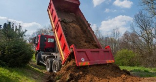 Доставка грунта Сланцы, цена от 256 руб./куб.
