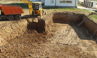 Рытье котлованов под фундамент в Сланцах – цена от 2553 руб. за м3 | ГОСТСТРОЙ