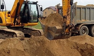 Выкопать яму экскаватором в Сланцах от 919 руб. - ГОСТСТРОЙ