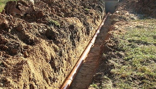 Копка траншей для водопровода в Сланцах: цена за метр от 919 руб.