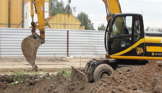 Выкопать яму экскаватором в Сланцах от 919 руб. - ГОСТСТРОЙ